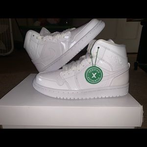 AIR JORDAN 1s Mid Triple White (W)